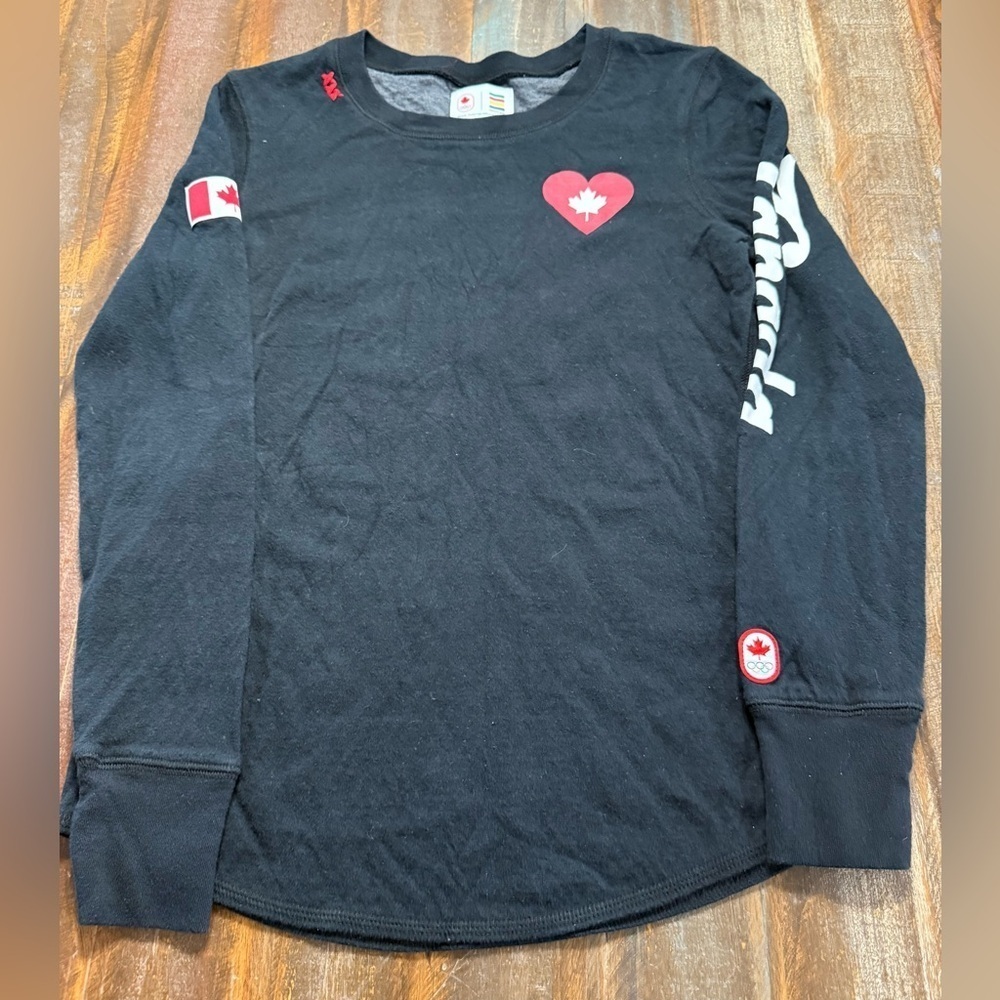Team Canada Women’s Long Sleeve Shirt EUC